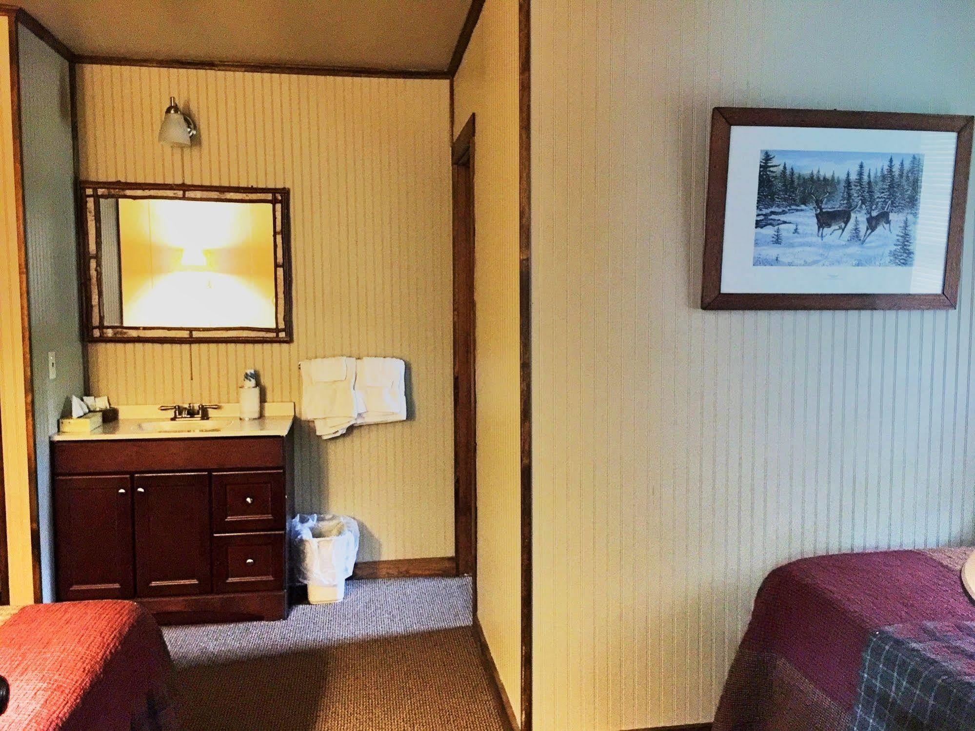 Hungry Trout Resort Motel 4*