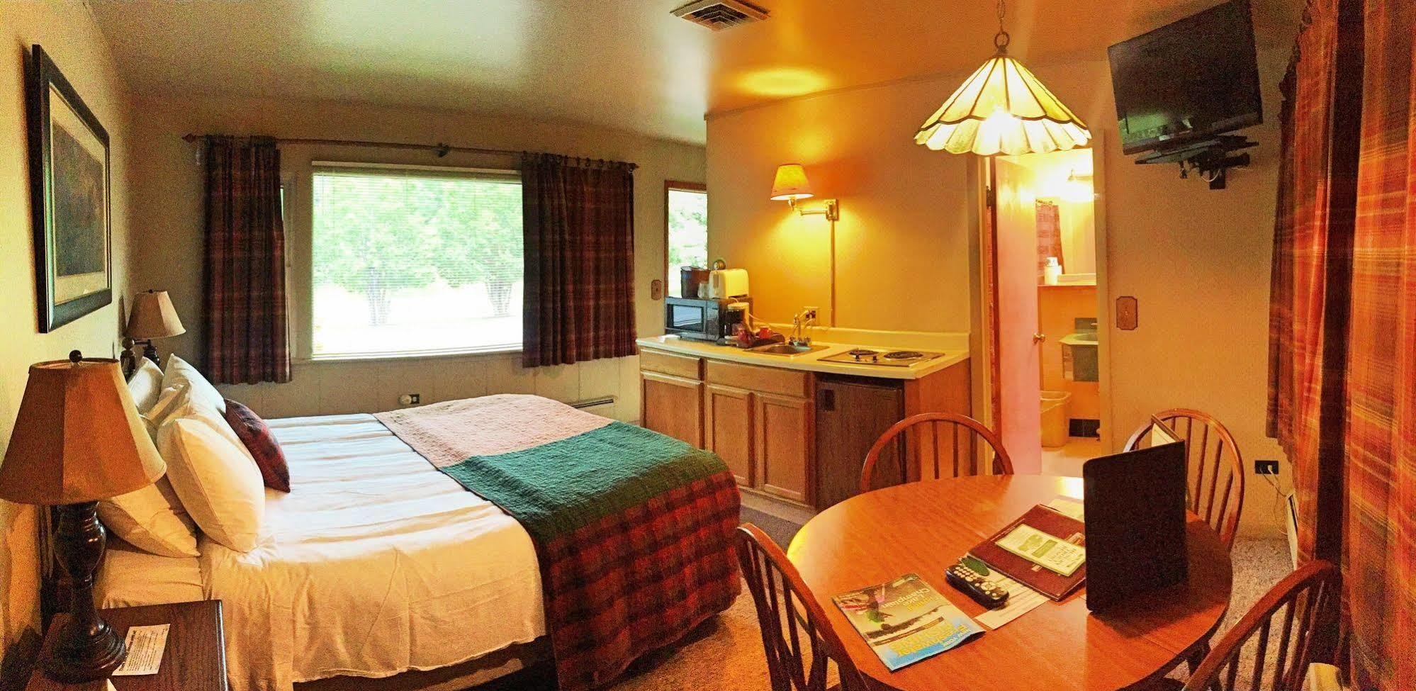 Hungry Trout Resort Motel 4*